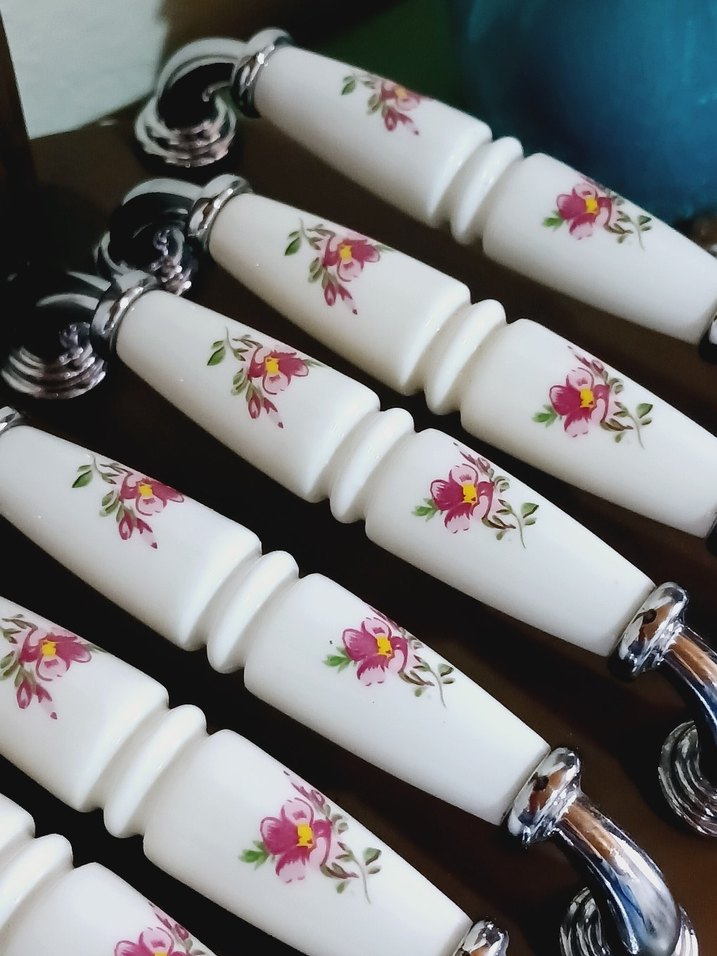 Çiçek Desenli Beyaz porselen kulp - Görsel 4