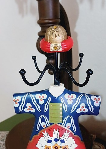 Renkli Geleneksel Kıyafetli ahşap takı askılığı - Görsel 5