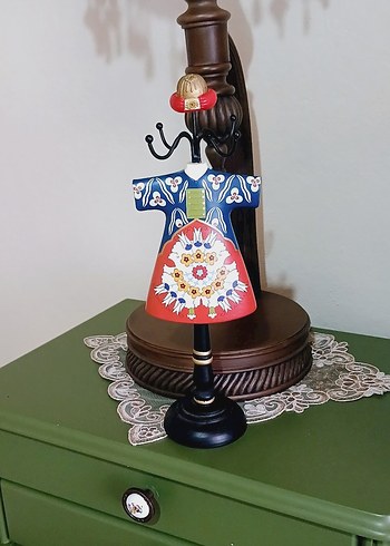 Renkli Geleneksel Kıyafetli ahşap takı askılığı - Görsel 3