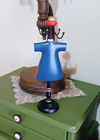 Renkli Geleneksel Kıyafetli ahşap takı askılığı - Görsel 4