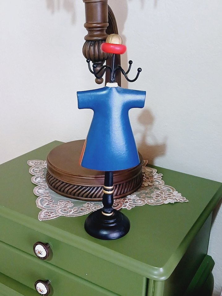 Renkli Geleneksel Kıyafetli ahşap takı askılığı - Görsel 4