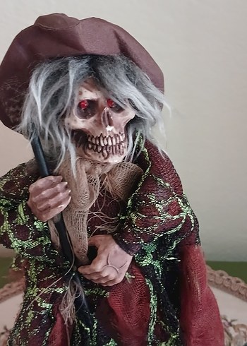 Bordo Karanlık Figürin ışıklı sesli - Görsel 4