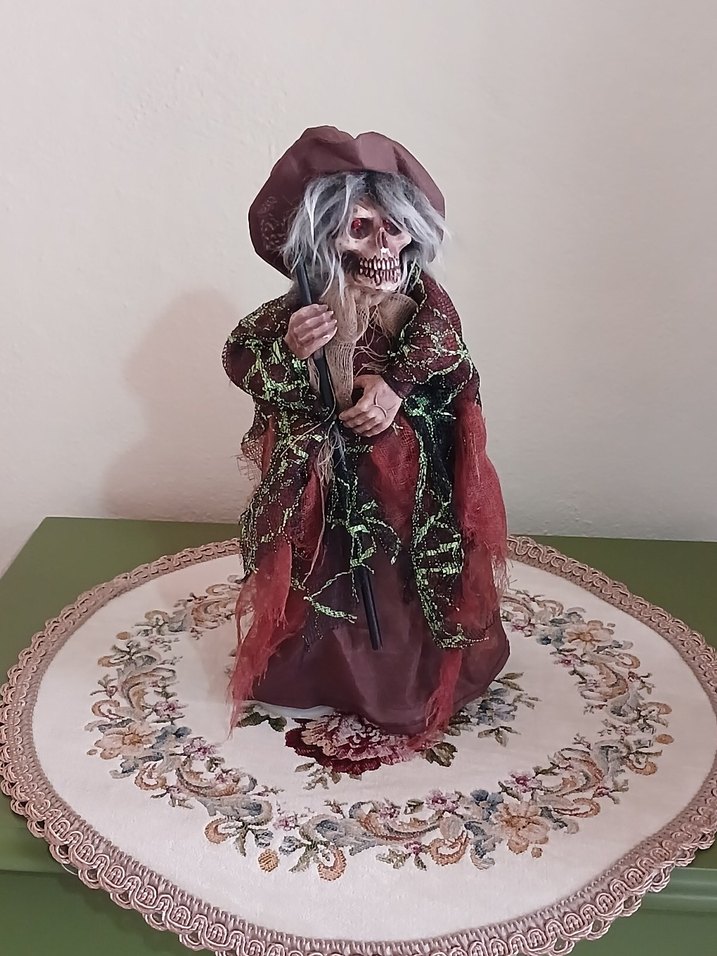 Bordo Karanlık Figürin ışıklı sesli - Görsel 3