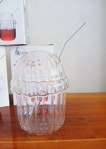  Beden Cam Kapaklı Pipetli Bardak 3 ADET