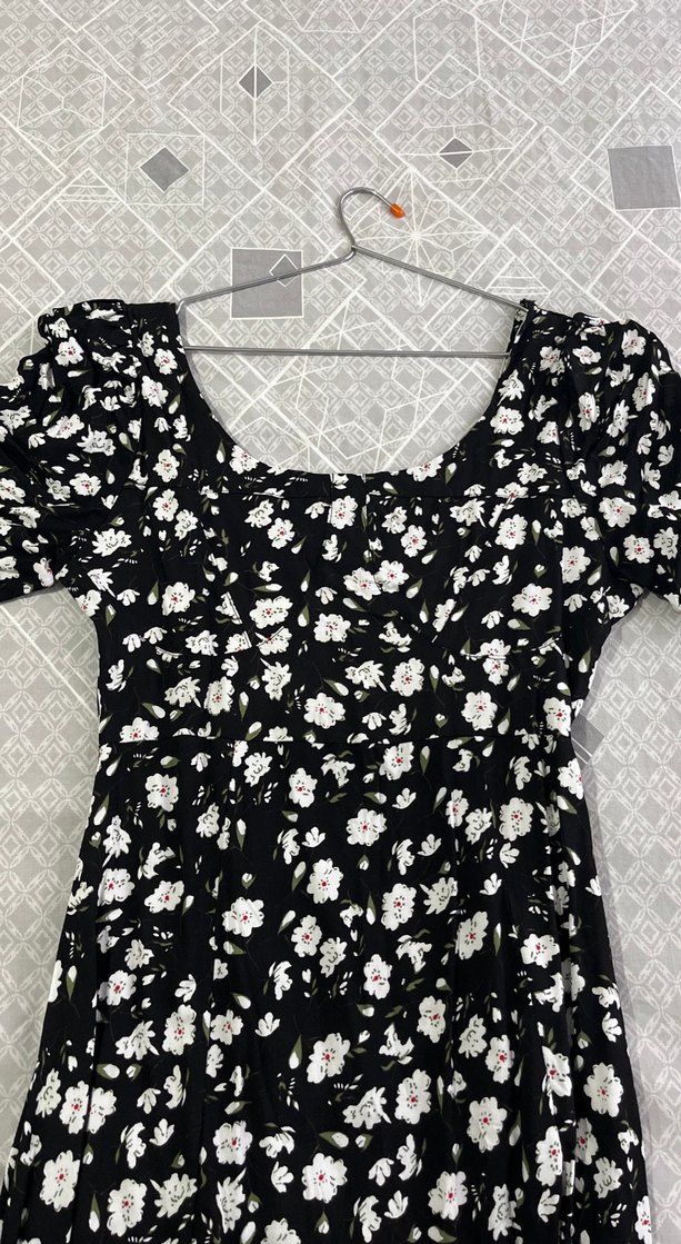 Siyah Çiçek Desenli Uzun Kadın Elbise - Görsel 4