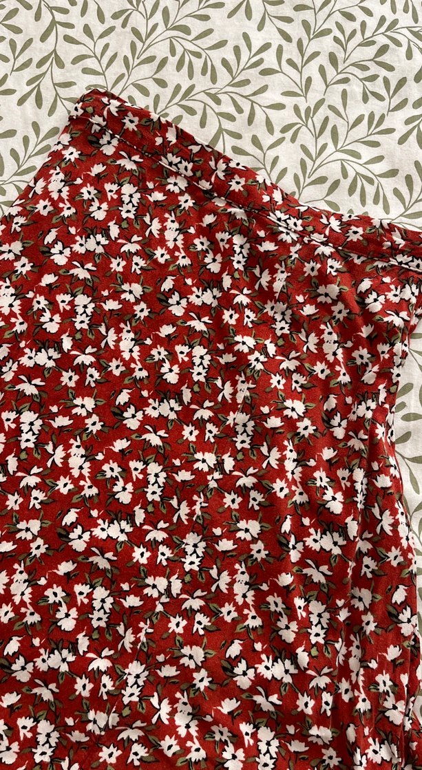 Kırmızı Çiçek Desenli Fırfırlı Midi Etek - Görsel 3