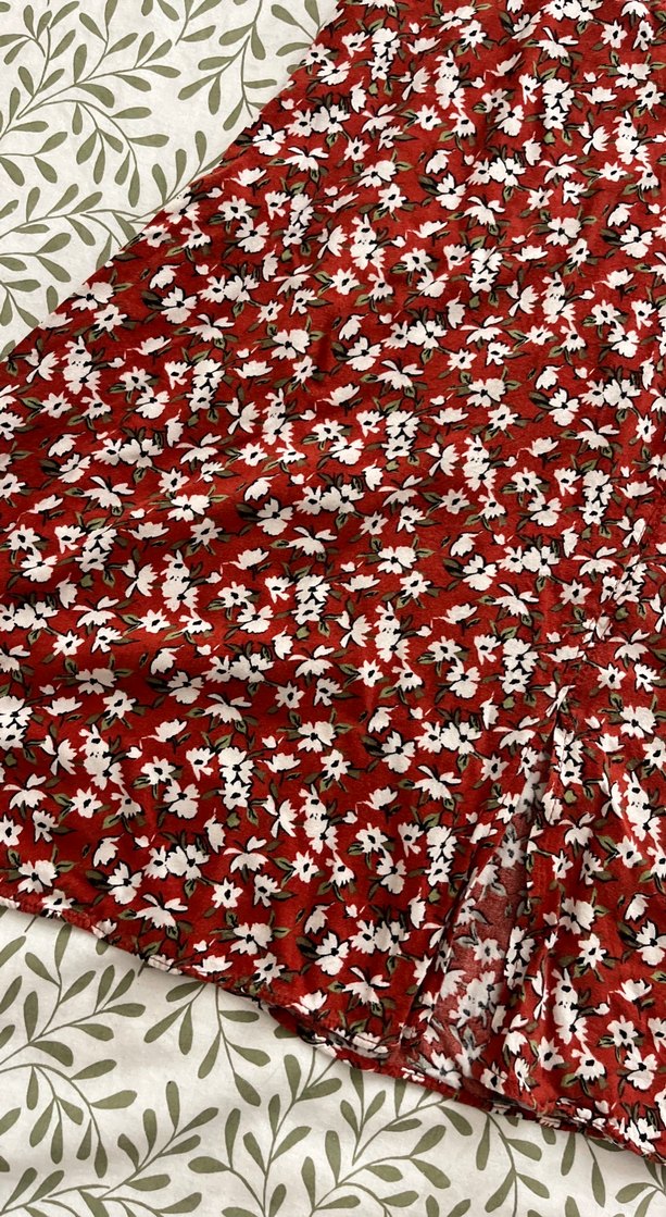 Kırmızı Çiçek Desenli Fırfırlı Midi Etek - Görsel 2