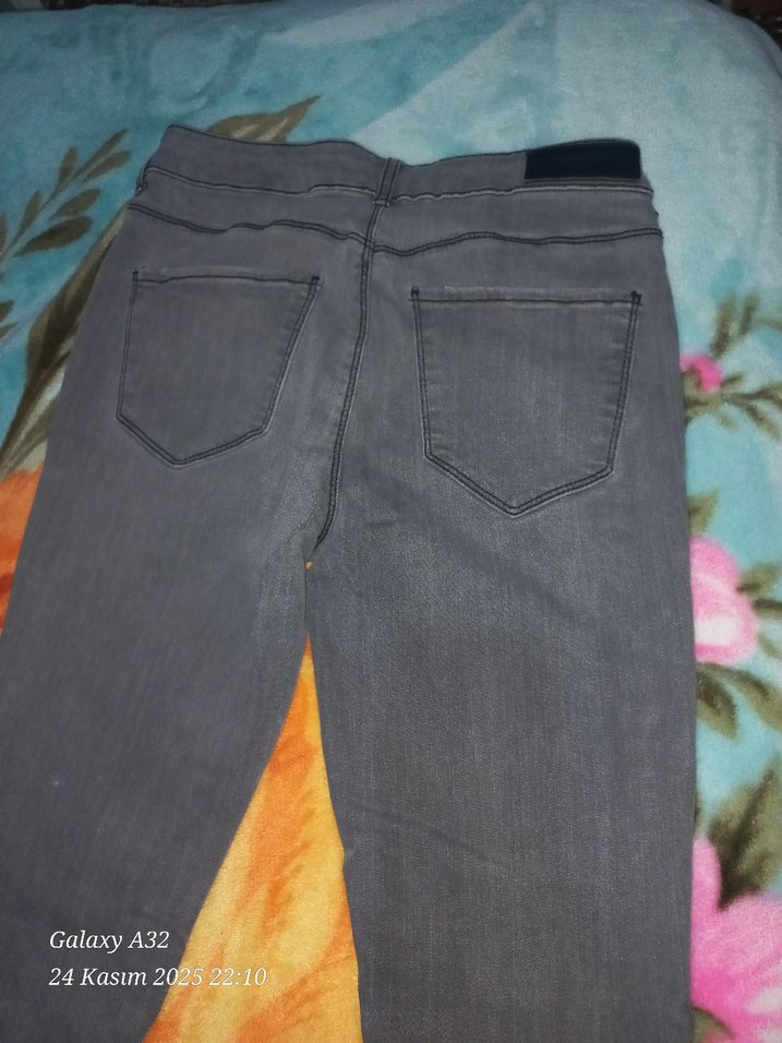 Gri Dar Kesim Kadın Kot Pantolon - Görsel 4