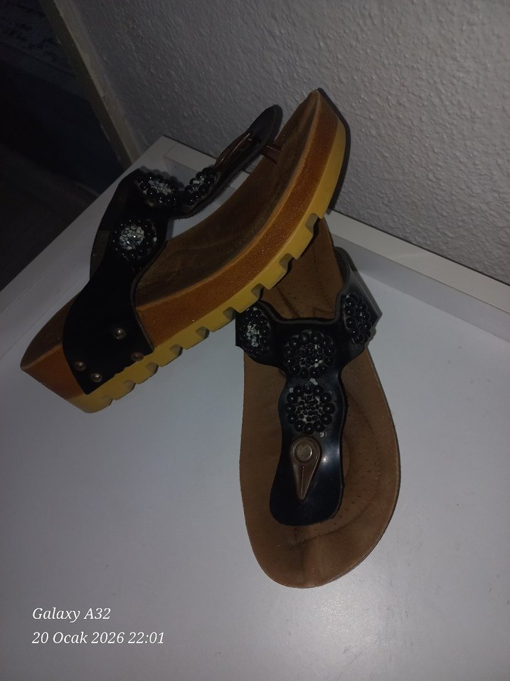 Kadin Boncuk Tasli Dolgu Topuk Terlik - Görsel 3