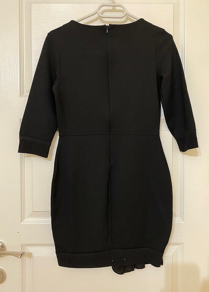 Siyah simli fırfırlı elbise - Görsel 2