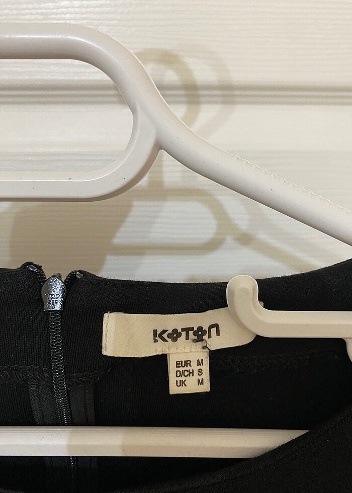 Siyah simli fırfırlı elbise - Görsel 3