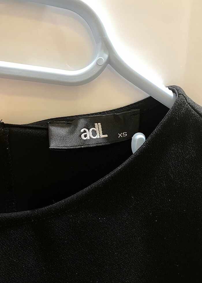 Tek kolu dekolte bluz - Görsel 2