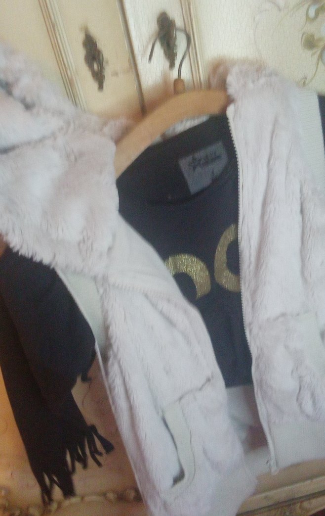 Kürklü Kapüşonlu Yelek - Görsel 2