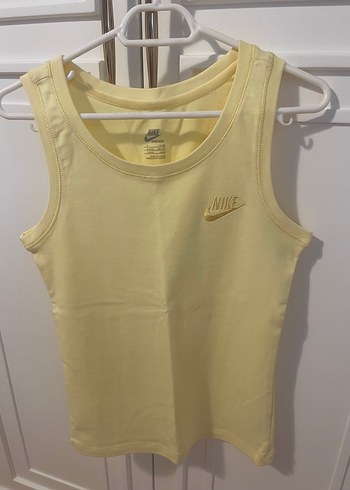 Nike Sari Atlet Rahat Ve Sik Yazlik Spor Ust
