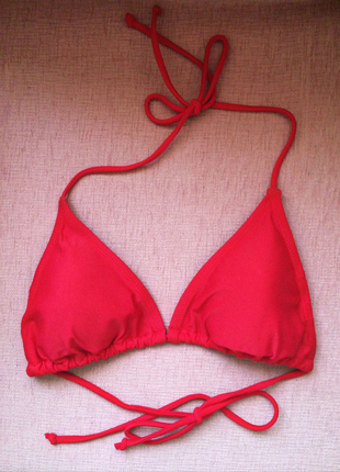 Üçgen bikini üst