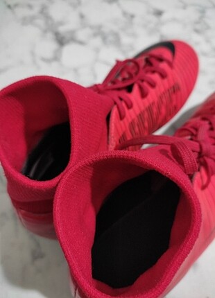 38.5 Beden kırmızı Renk Nike orjinal krampon