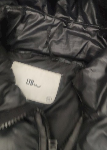 Siyah Kapüşonlu Kadın Kışlık Mont - Görsel 2