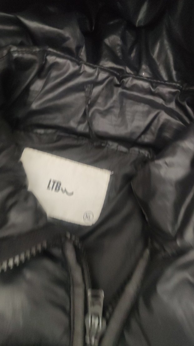 Siyah Kapüşonlu Kadın Kışlık Mont - Görsel 2