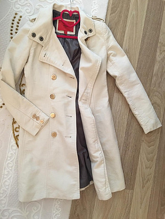 Mango Trench kot gibi modeli fakat kumasi kaban trzinda herseyle uyunl