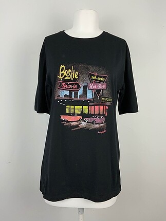 Diğer T-shirt %70 İndirimli.
