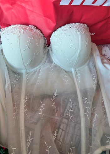 Dantel kom bustier çorap takım hiç kullanılmadı - Görsel 2