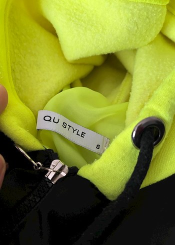 Siyah Kapüşonlu Puff Mont - Görsel 5