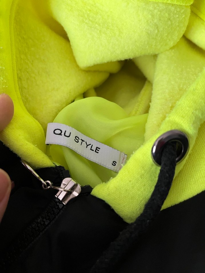 Siyah Kapüşonlu Puff Mont - Görsel 5