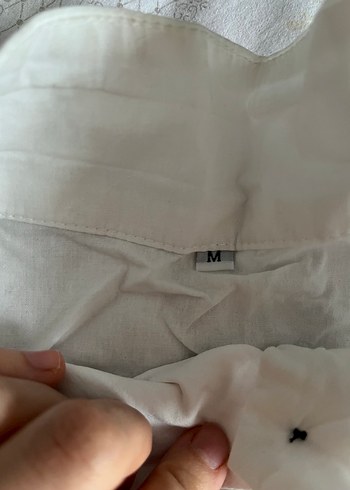 Düğmeli Beyaz Kolsuz Gömlek - Görsel 2