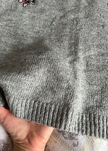 Gri Nakışlı Boğazlı Örgü Kadın Kazak - Görsel 2