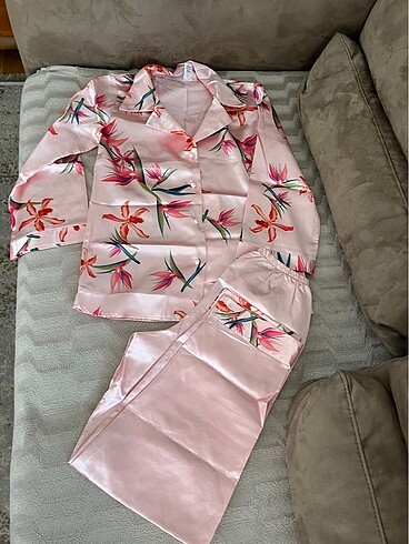 Saten çiçekli pijama takımı