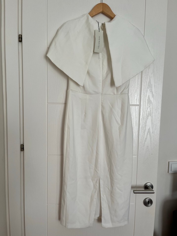 Kısa Kollu Straplez Midi Düğün Elbisesi - Görsel 4