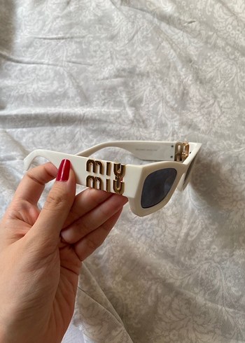 Miu miu beyaz güneş gözlüğü