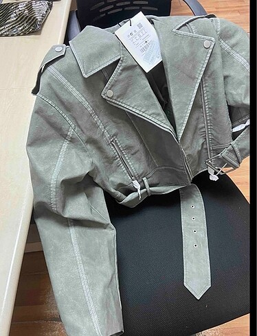 Pull and Bear Pull bear crop oversize kısa deri ceket haki viral