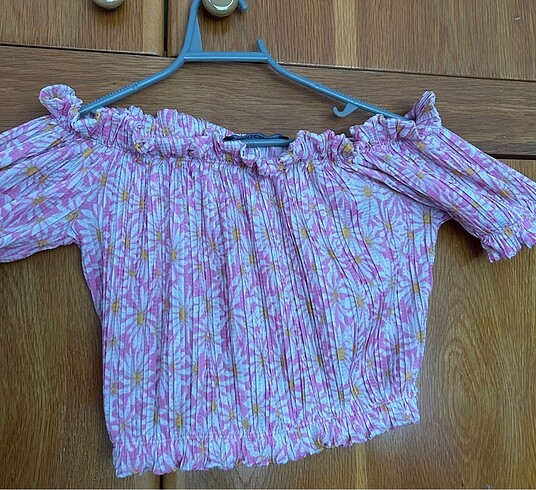 m Beden H&M Pembe papatyalı crop omuz açık