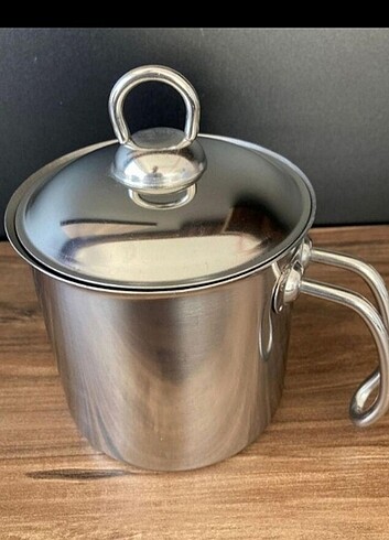 Hatalı Gri kapaklı sütlük ve bileklik 