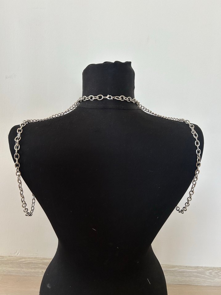 Gri Zincir Detaylı Kadın Vücut Zinciri - Görsel 5