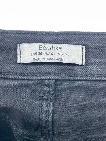 36 Beden siyah Renk Bershka Mini Şort %70 İndirimli.