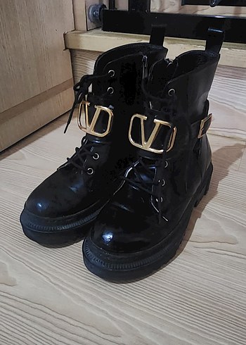 Kadın Siyah Deri Tokalı Botlar - Görsel 4