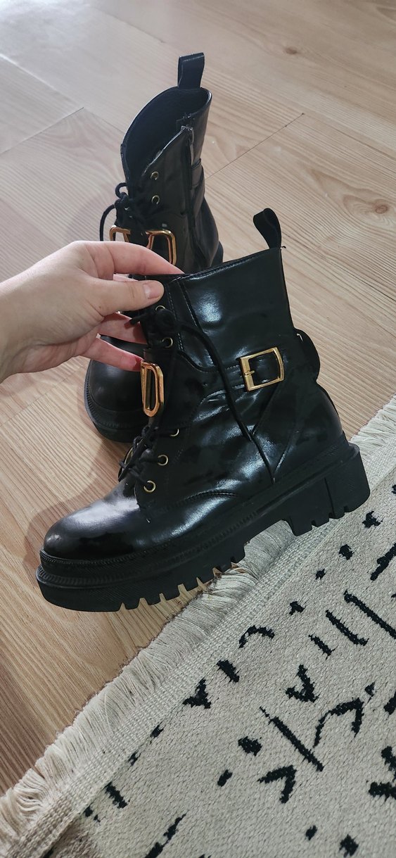 Kadın Siyah Deri Tokalı Botlar - Görsel 2