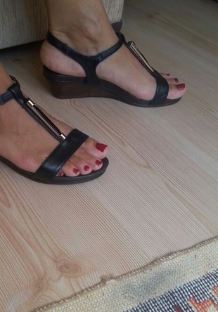 37 Beden siyah sandalet ayakkabi