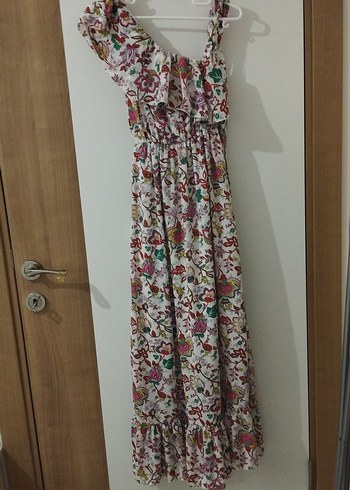tek omuz çiçekli uzun elbise