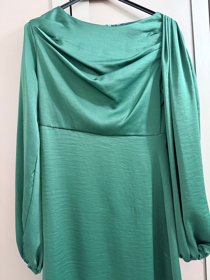 Yeşil Saten Elbise - Görsel 3