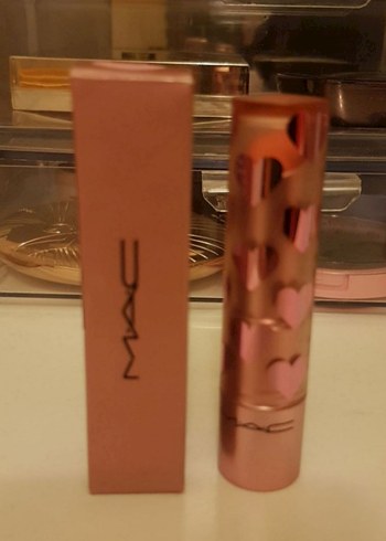MAC MAC GLOW PLAY NEMLENDİRİCİ LIP BALM