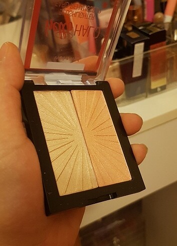 Beden wetnwild Blushlighter Aydınlatıcı Allık