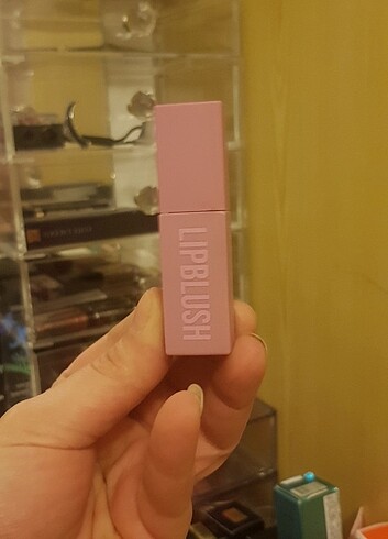 HUDA BEAUTY