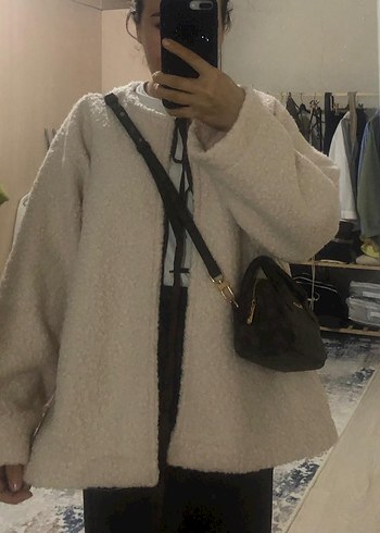 Bol Kesim Beyaz Midi Boy Kürklü Ceket - Görsel 2