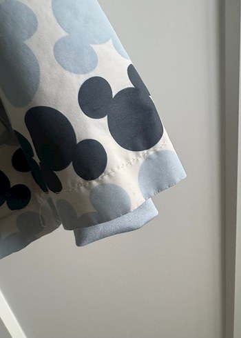 Erkek Çocuk Gri Desenli Düğmeli Yağmurluk - Görsel 5