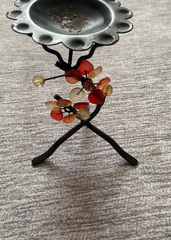Beden Çiçek Detaylı Metal Mumluk