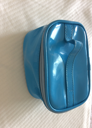 Mavi makyaj çantası