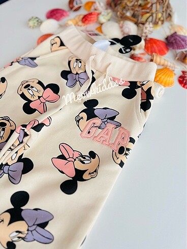 8 Yaş Beden MİNNİE MOUSE DESENLİ TAKIM